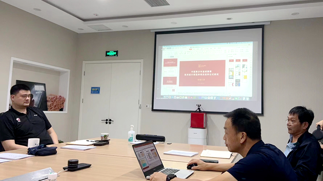 图1:项目主持人王伟明进行项目结题汇报 图1:项目主持人王伟明进行项目结题汇报
